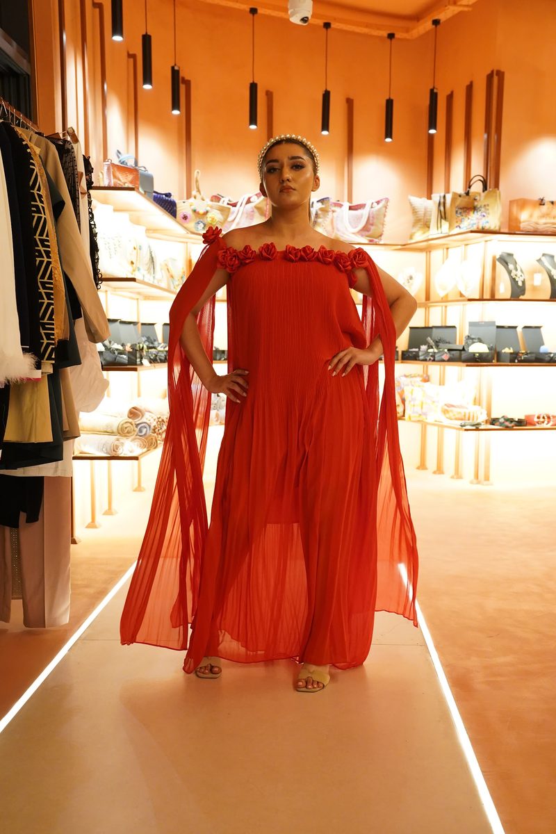 Catwalk — العباية الحمراء