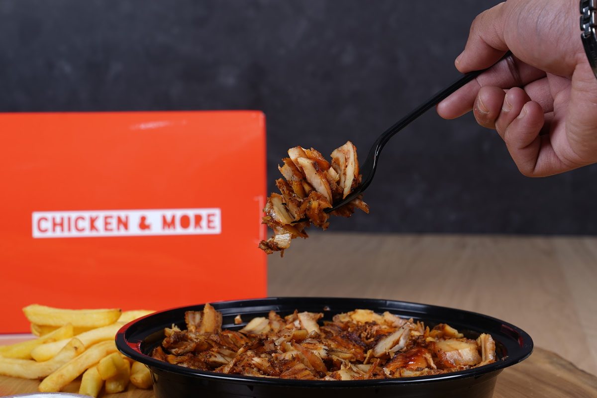 Chicken & More — هوية اللون البرتقالي